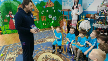 В гостях у дошколят специалисты Академии хоккея им. Михайлова В гостях у дошколят специалисты Академии хоккея им. Михайлова.