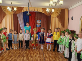 С Днем России! С Днем России!.